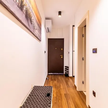 Moon Apartment Split